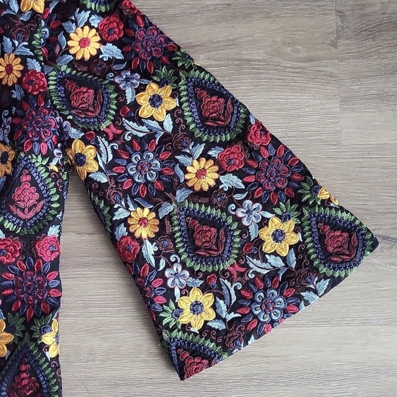 Alice + Olivia Coley Floral Embroidered Bell Sleeve Dress - Picture 3 of 12